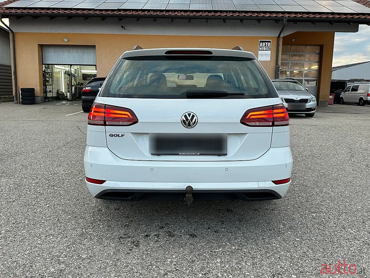 2018' Volkswagen Golf photo #6