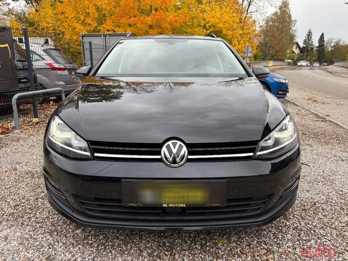 2017' Volkswagen Golf photo #2