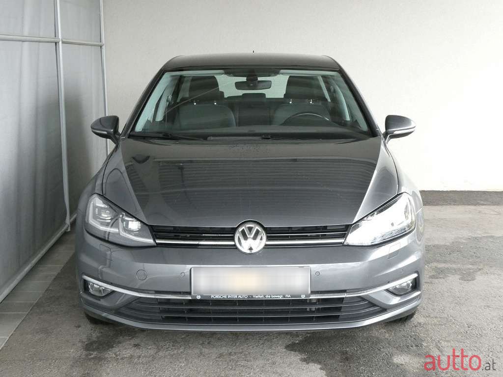 2017' Volkswagen Golf photo #2