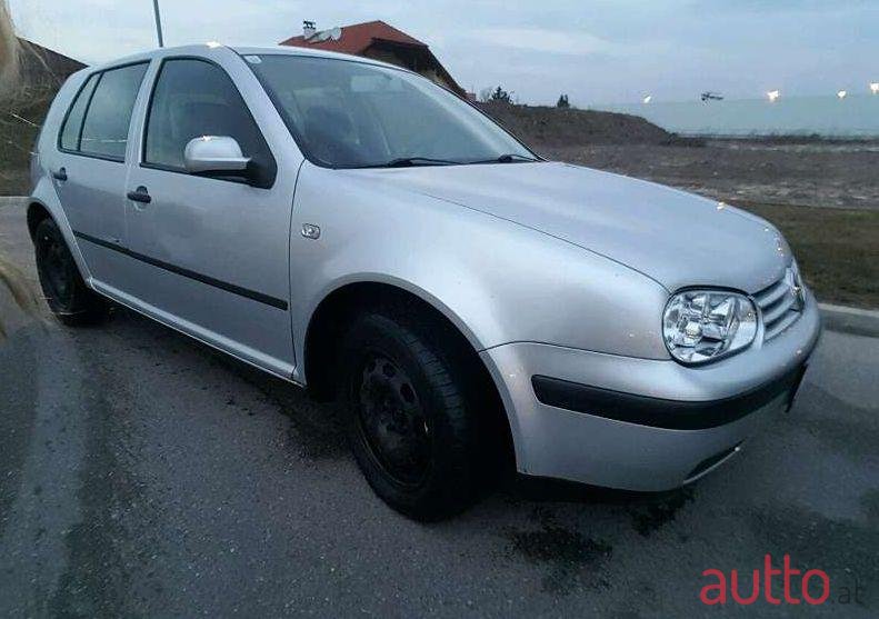 2001' Volkswagen Golf photo #1