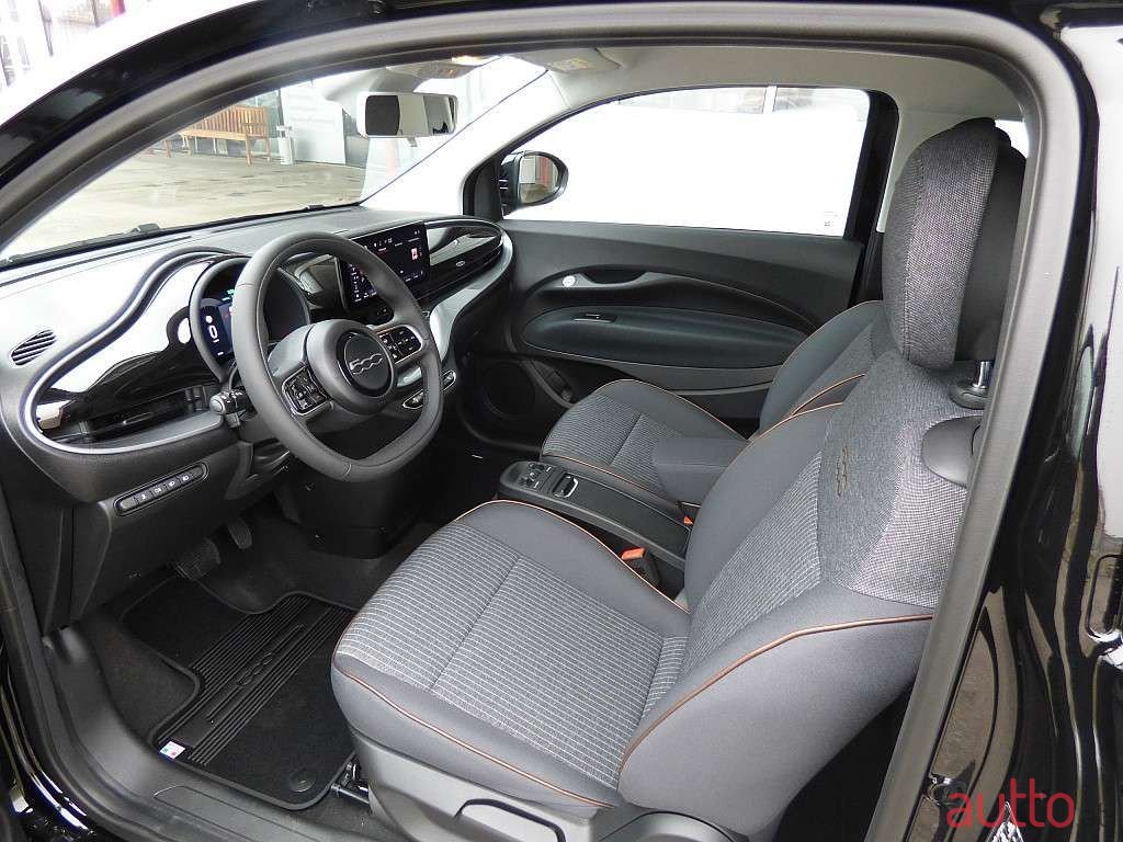 2023' Fiat 500 E photo #6