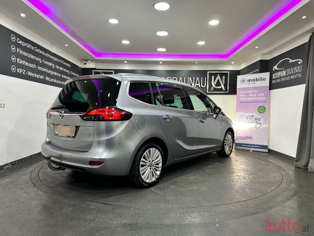 2015' Opel Zafira photo #6