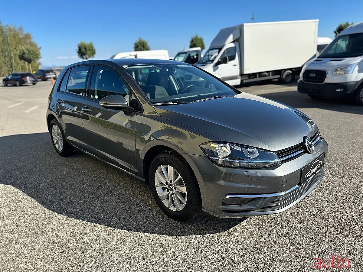 2018' Volkswagen Golf photo #3