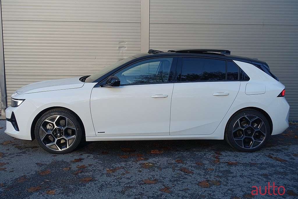 2022' Opel Astra photo #5