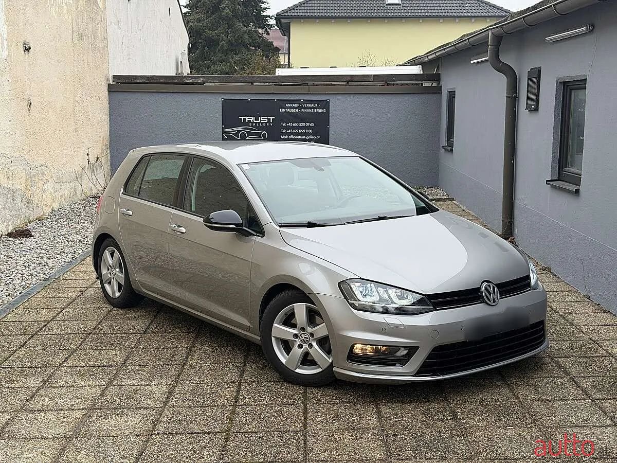 2012' Volkswagen Golf photo #1