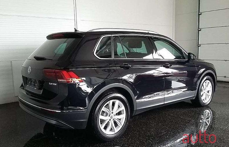 2016' Volkswagen Tiguan photo #1
