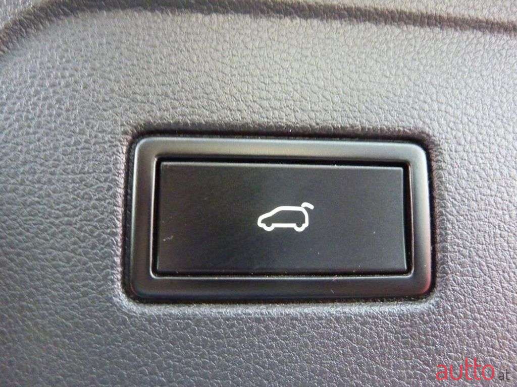 2017' Volkswagen Touran photo #5