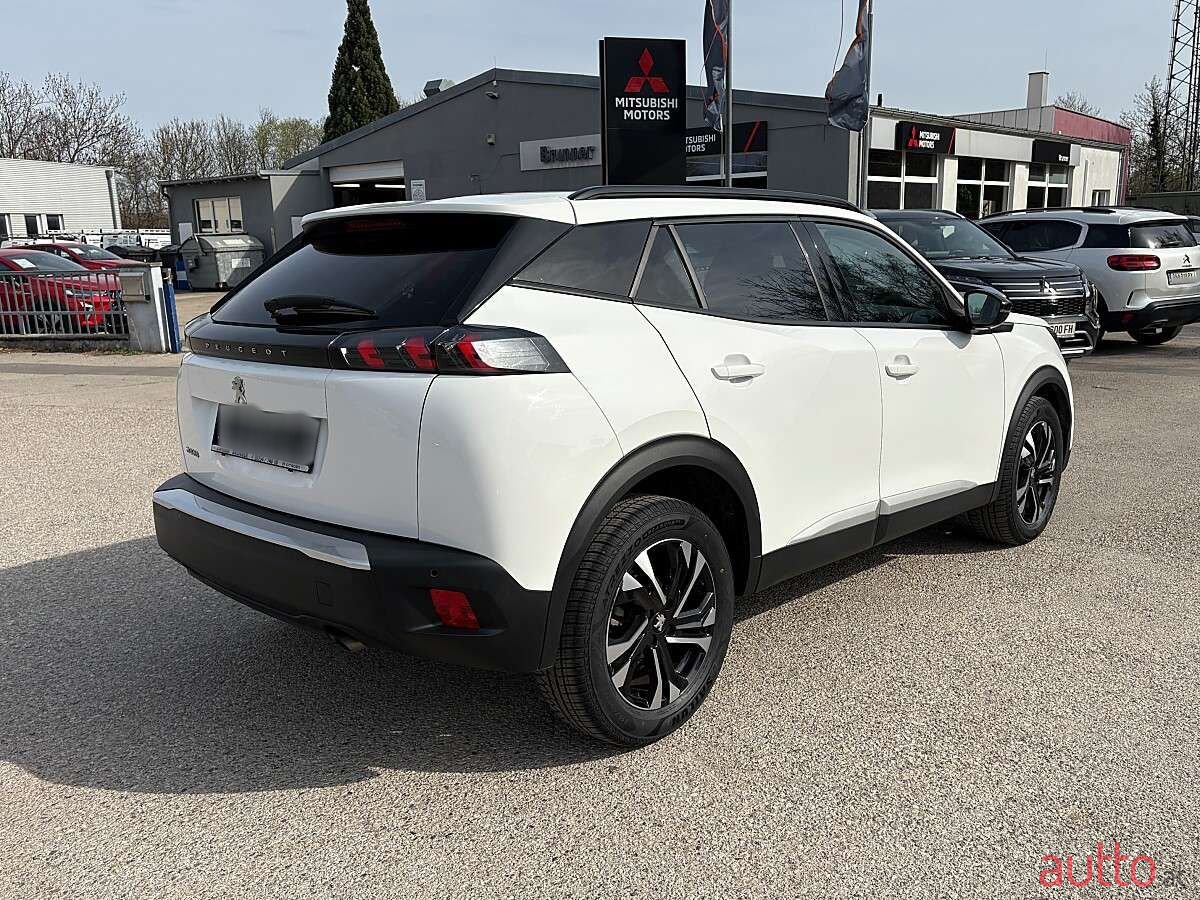 2022' Peugeot 2008 photo #4