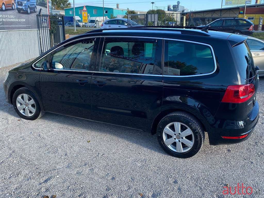2014' Volkswagen Sharan photo #5