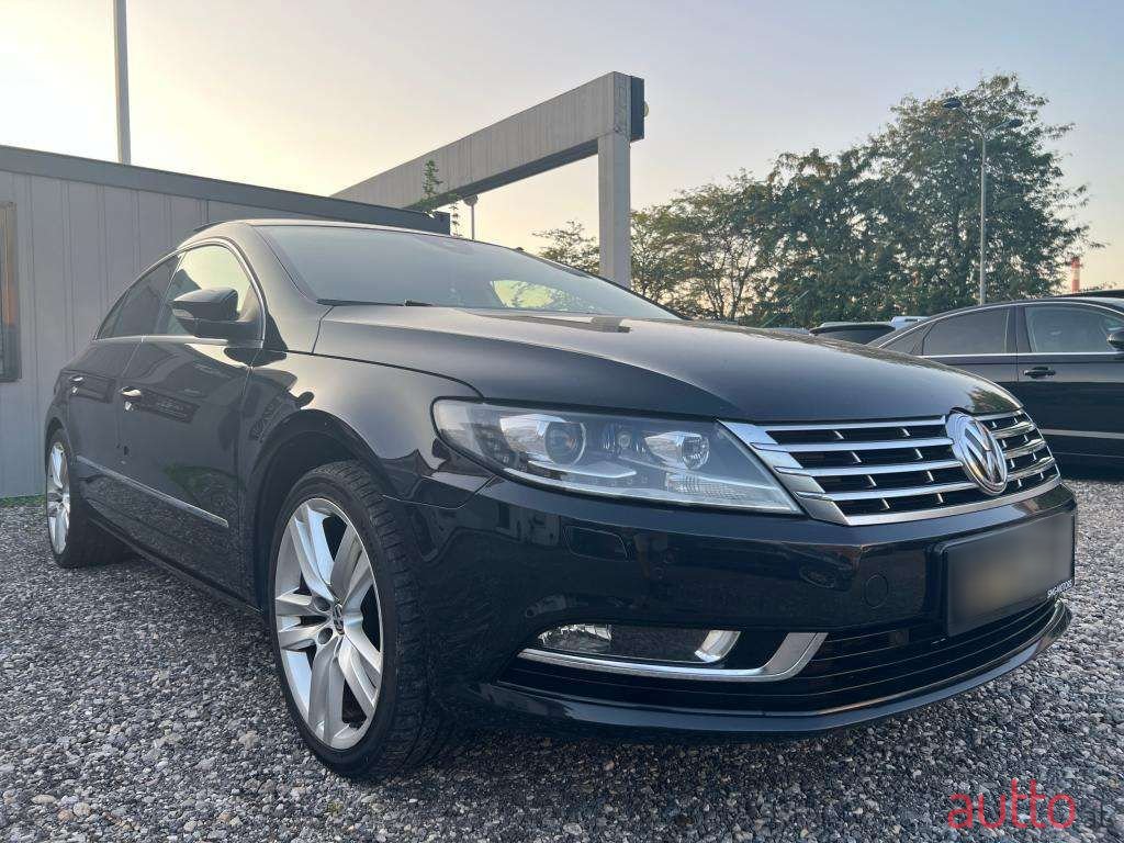 2012' Volkswagen Passat photo #4