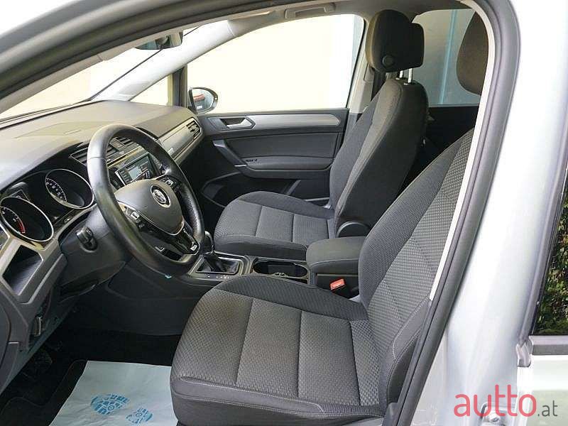 2016' Volkswagen Touran photo #5