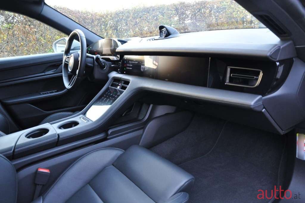 2023' Porsche Taycan photo #4