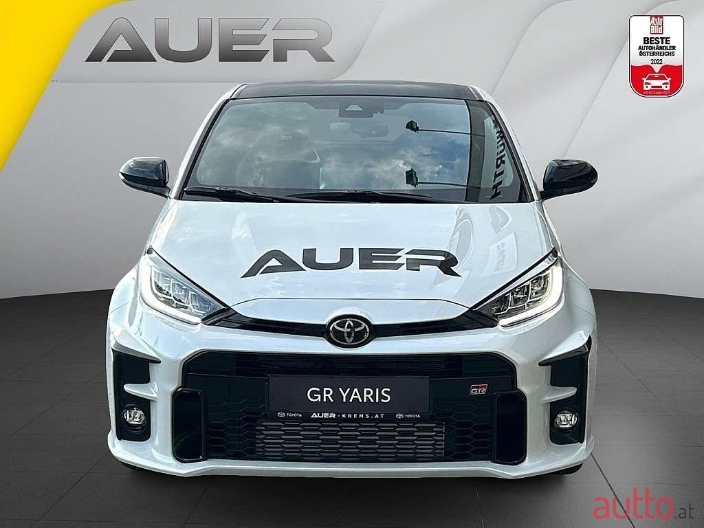 2024' Toyota Yaris photo #2