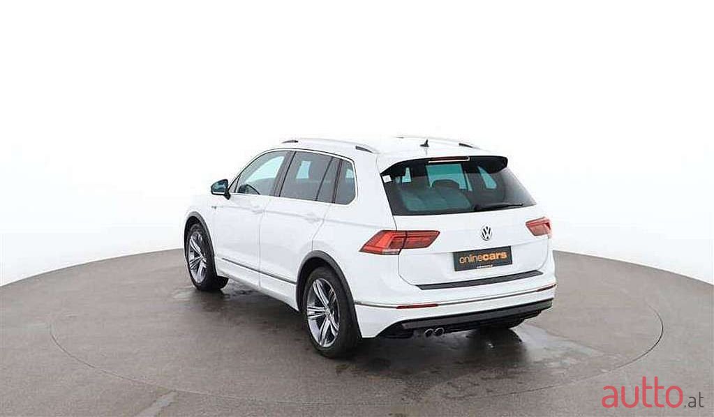 2019' Volkswagen Tiguan photo #3