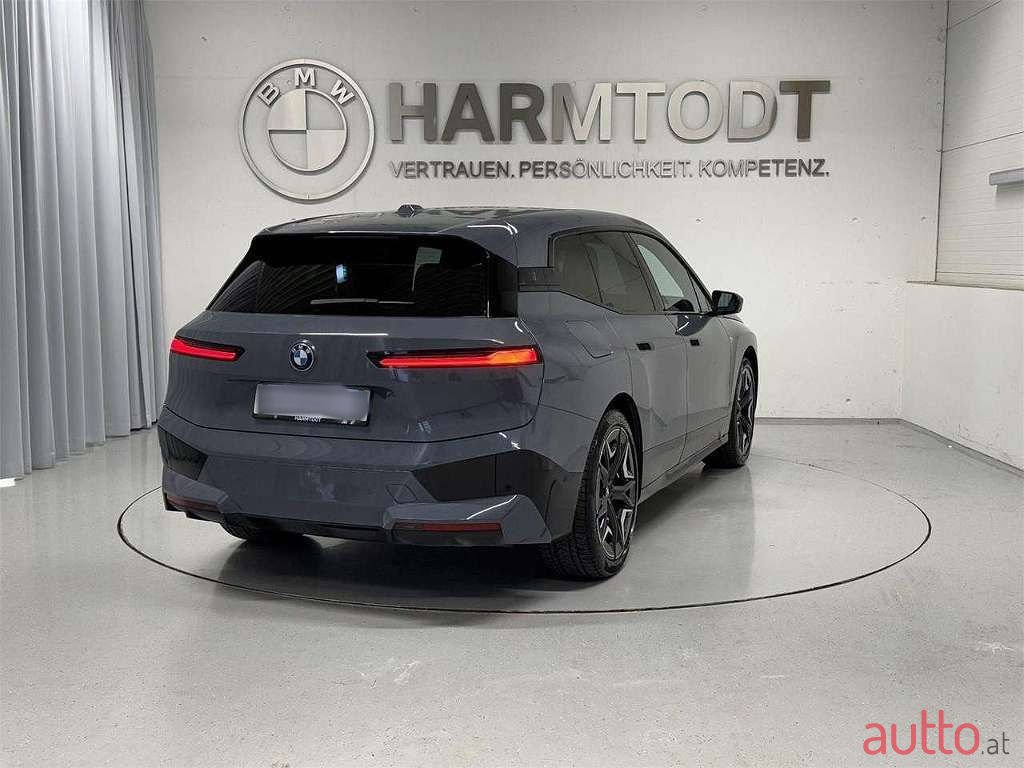 2022' BMW iX photo #4