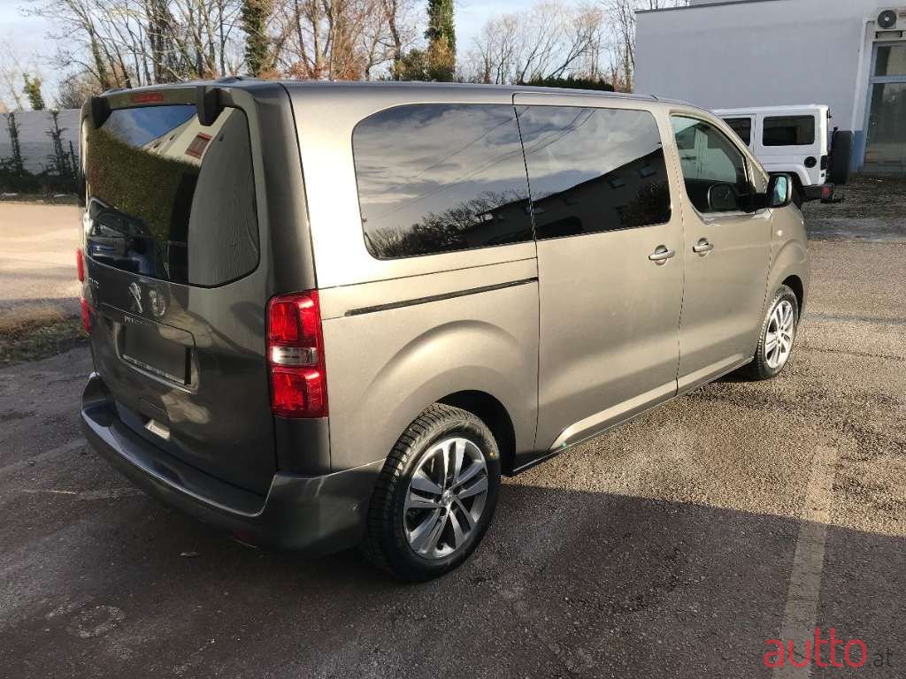 2022' Peugeot Traveller photo #3