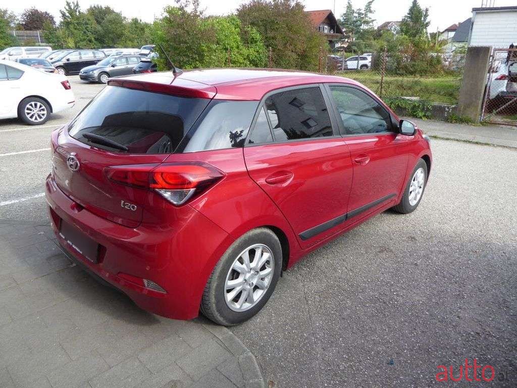2017' Hyundai i20 photo #5