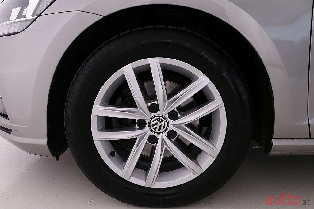 2018' Volkswagen Golf photo #4