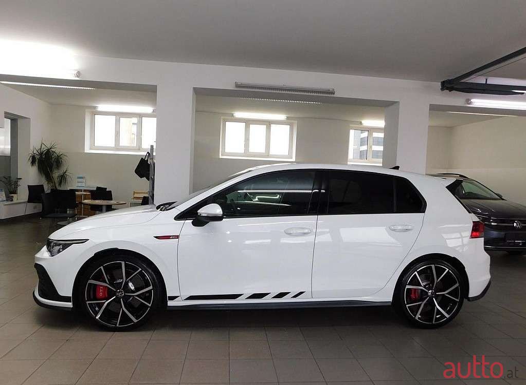 2022' Volkswagen Golf photo #3