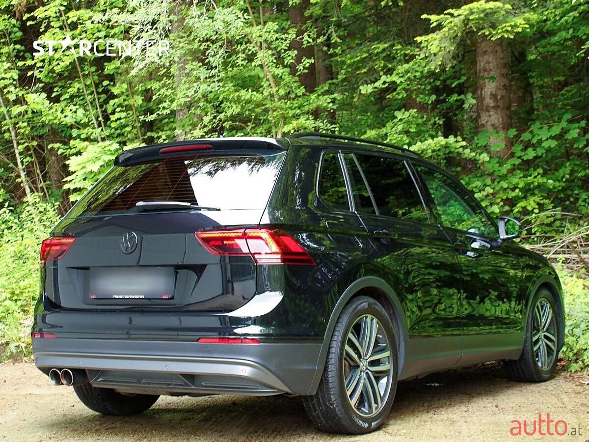 2020' Volkswagen Tiguan photo #3
