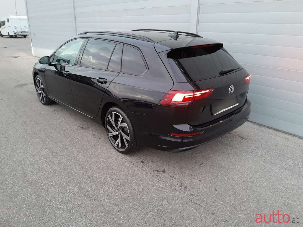 2023' Volkswagen Golf photo #4