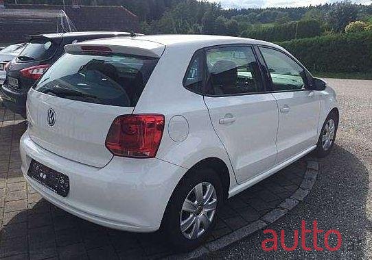 2011' Volkswagen Polo photo #1