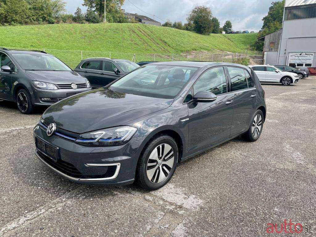 2017' Volkswagen Golf photo #1