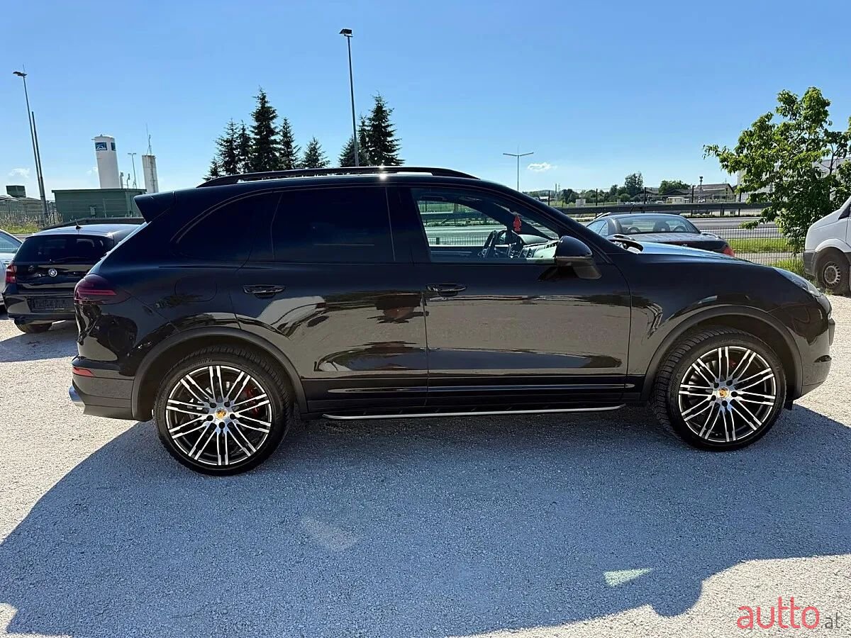 2015' Porsche Cayenne photo #6