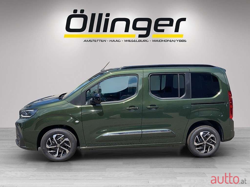 2024' Toyota ProAce City Verso photo #2