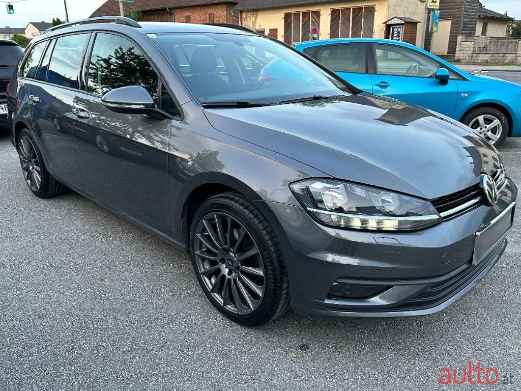 2017' Volkswagen Golf photo #4