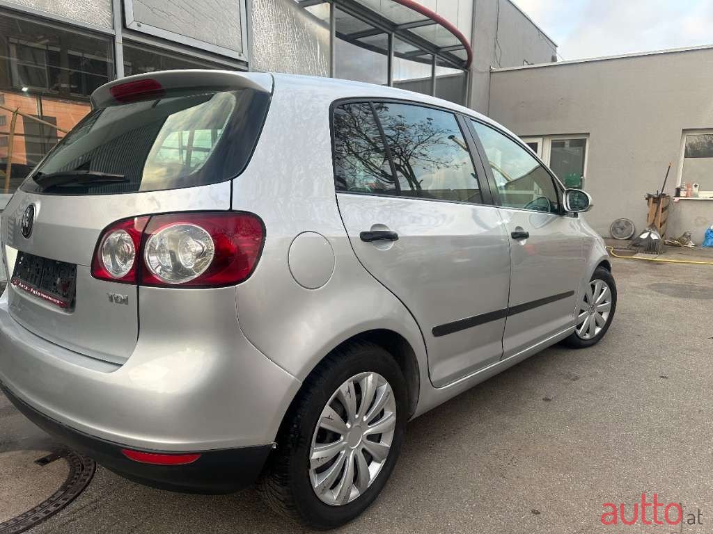 2006' Volkswagen Golf photo #5