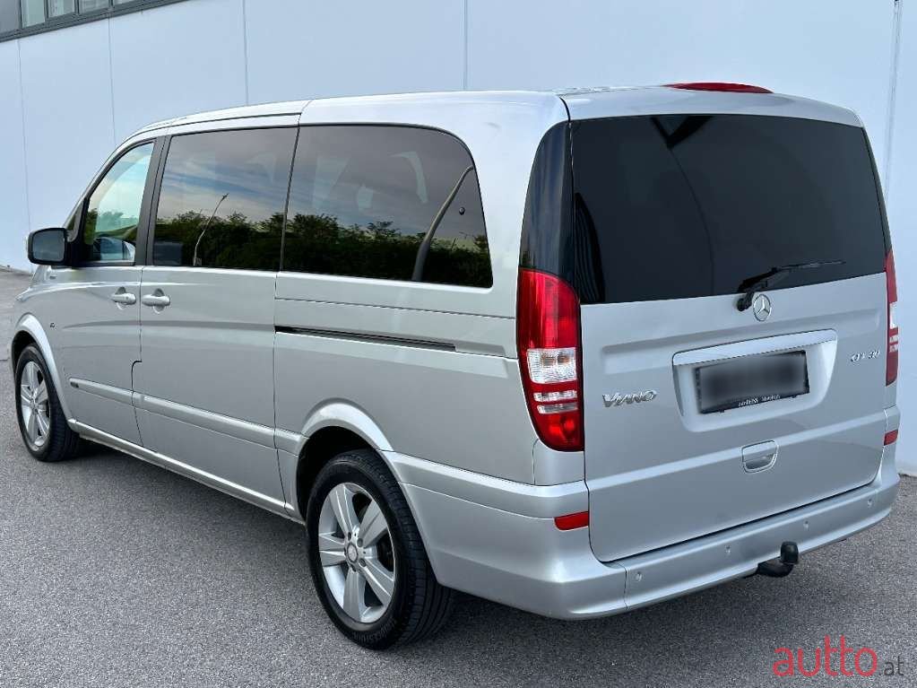 2011' Mercedes-Benz Viano photo #6
