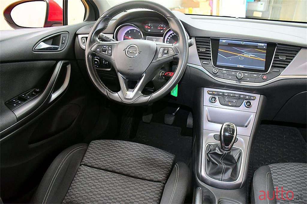 2016' Opel Astra photo #2