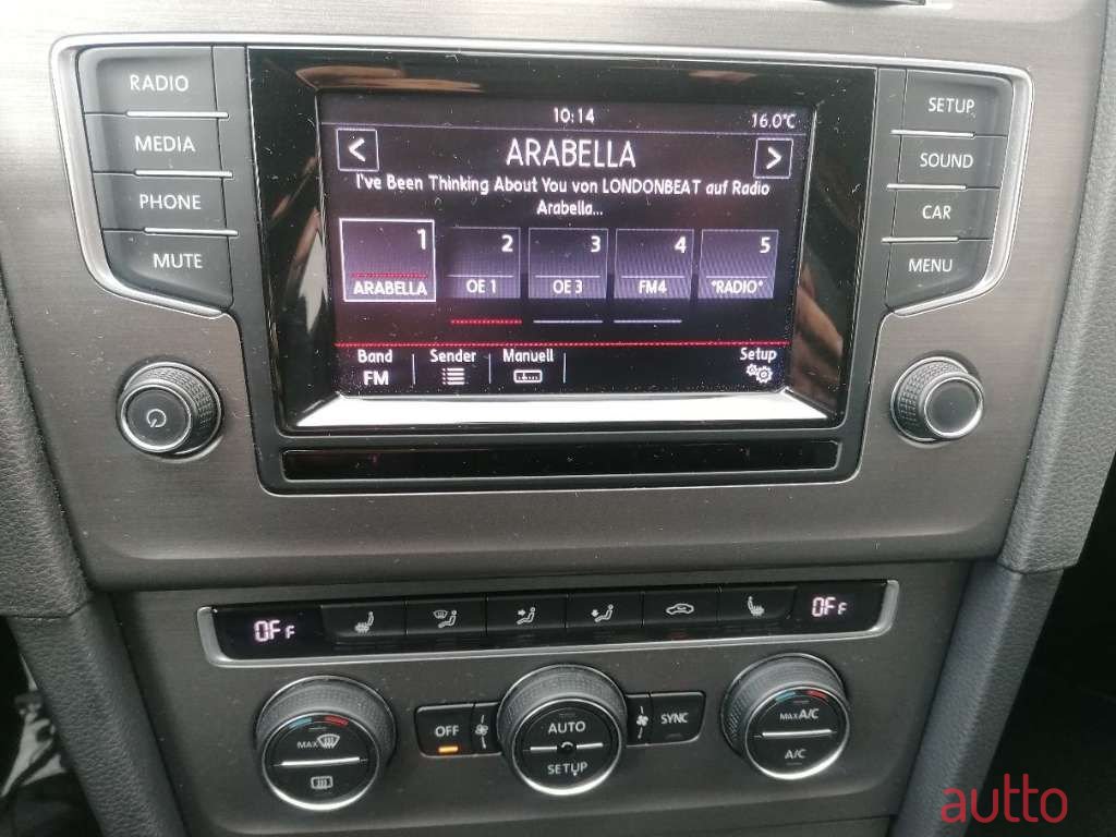 2013' Volkswagen Golf photo #2