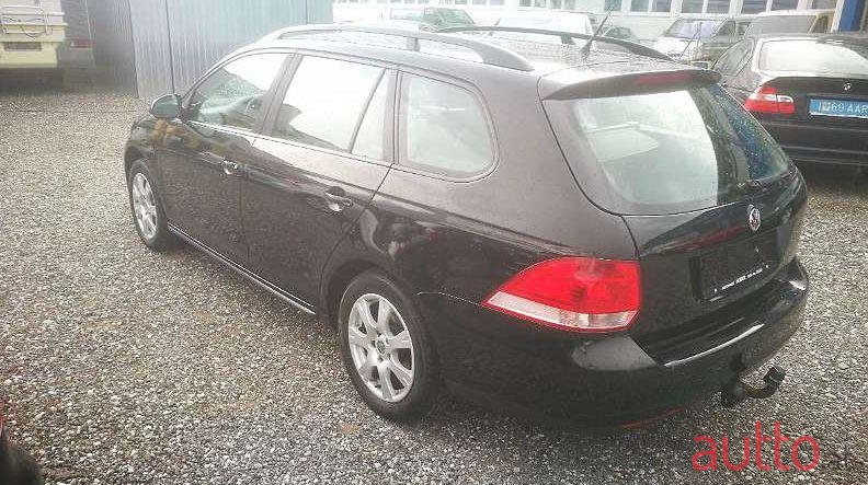 2008' Volkswagen Golf photo #3