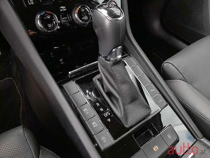 2019' Skoda Superb photo #3