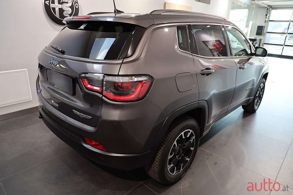 2020' Jeep Compass photo #5