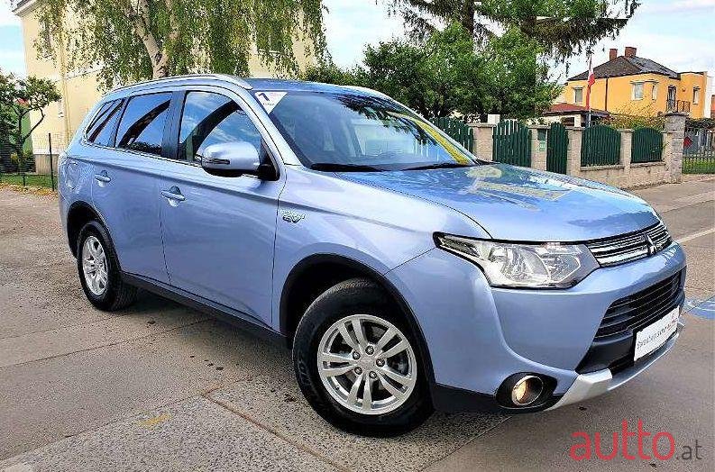 2015' Mitsubishi Outlander photo #1