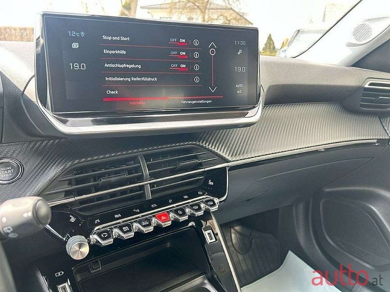 2022' Peugeot 2008 photo #4