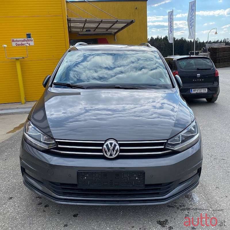 2017' Volkswagen Touran photo #2