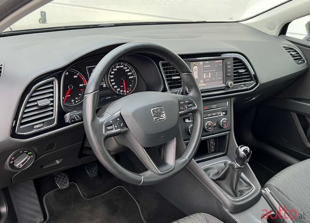 2015' SEAT Leon photo #6
