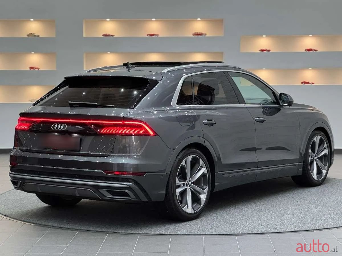 2019' Audi Q8 photo #4