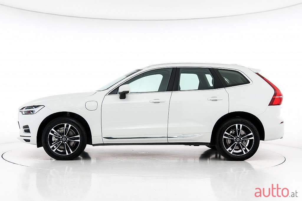 2020' Volvo XC60 photo #2