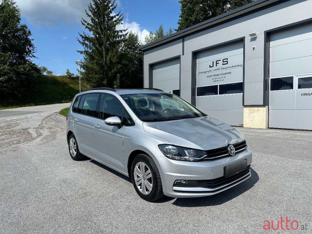 2018' Volkswagen Touran photo #4