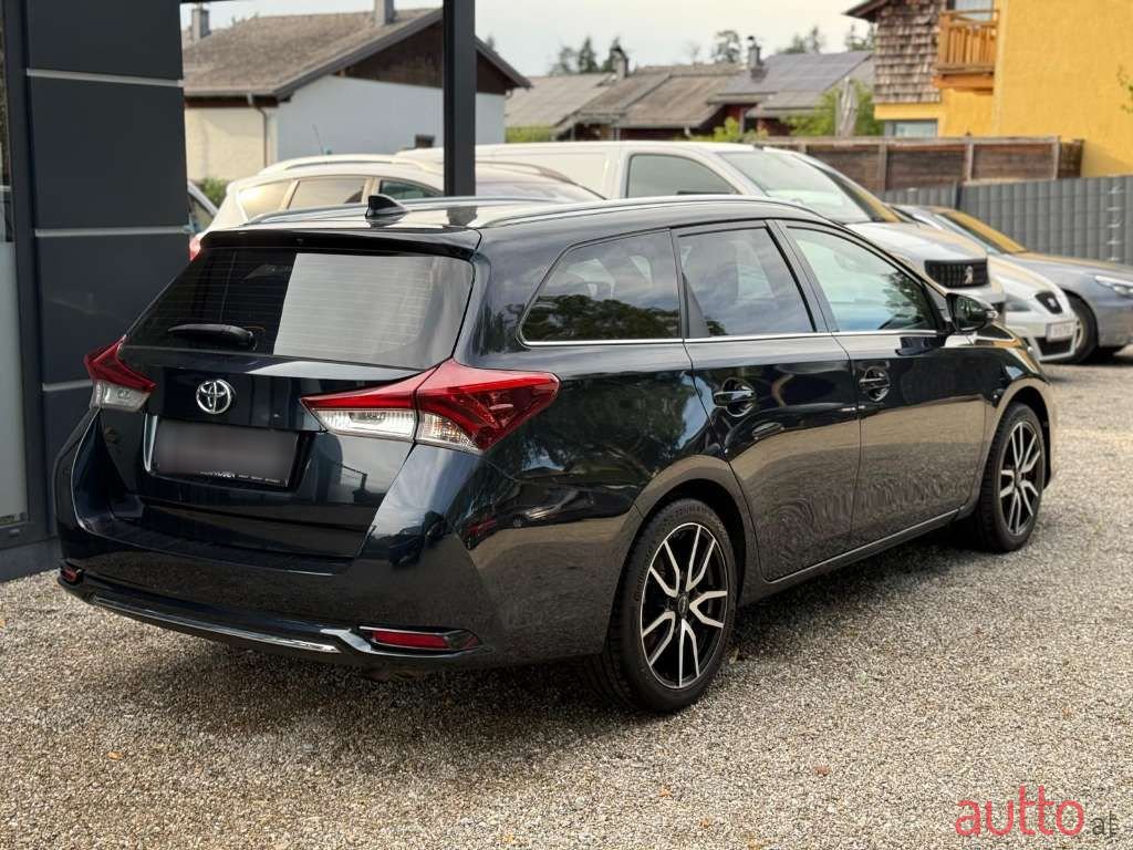 2016' Toyota Auris photo #3