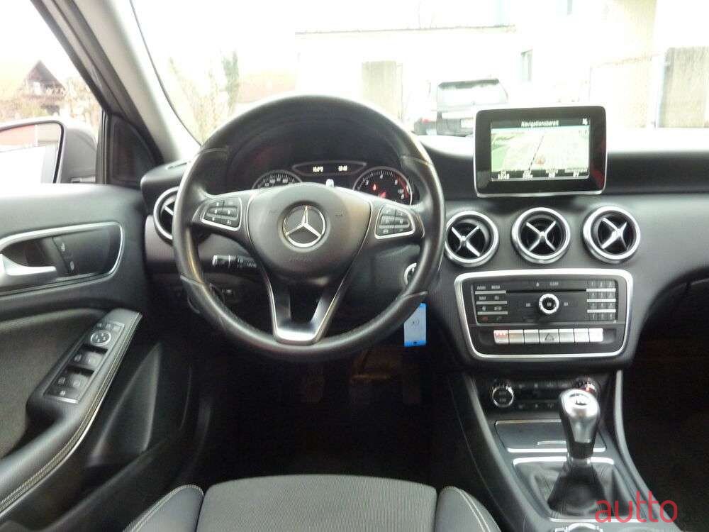 2017' Mercedes-Benz A-Klasse photo #6