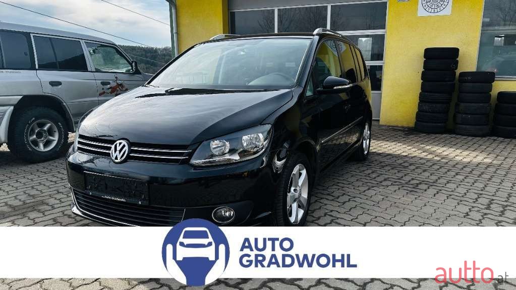 2011' Volkswagen Touran photo #1