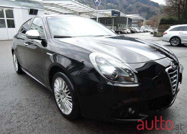 2012' Alfa Romeo Giulietta photo #2