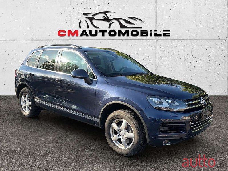 2012' Volkswagen Touareg photo #3