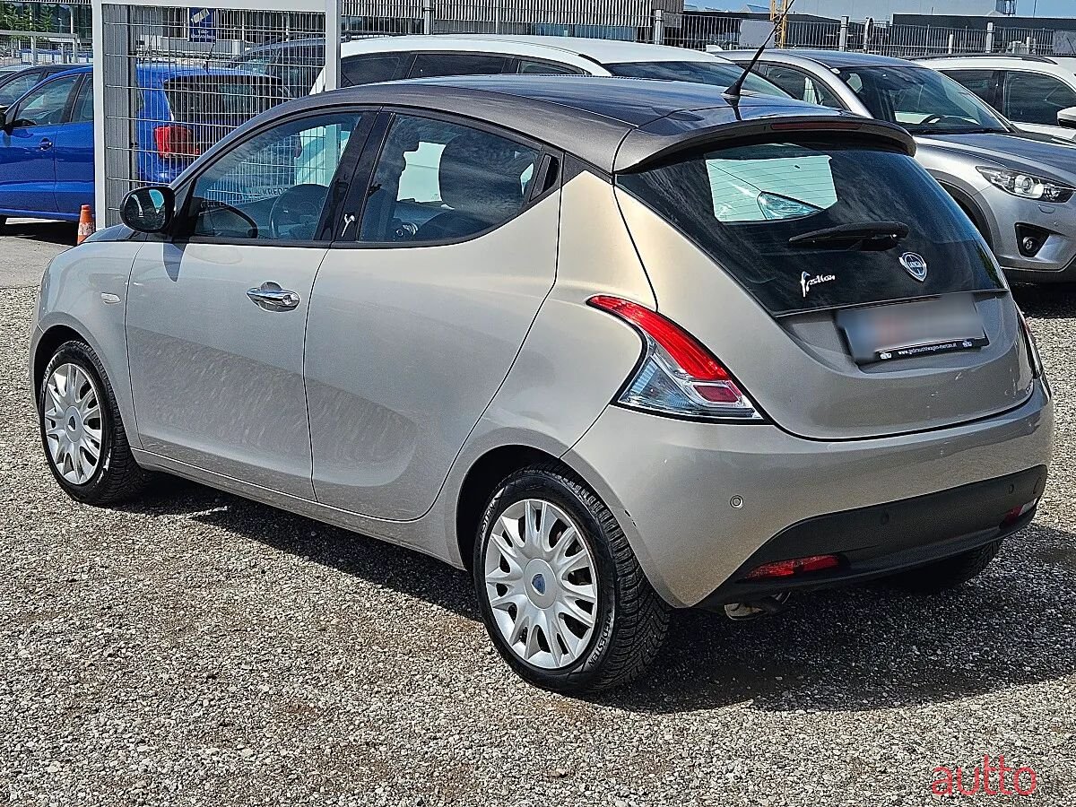 2012' Lancia Ypsilon photo #6